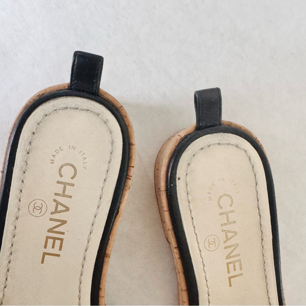 CHANEL White and Black Logo Cork Slide Sandals. size 37 - Picture 6 of 6